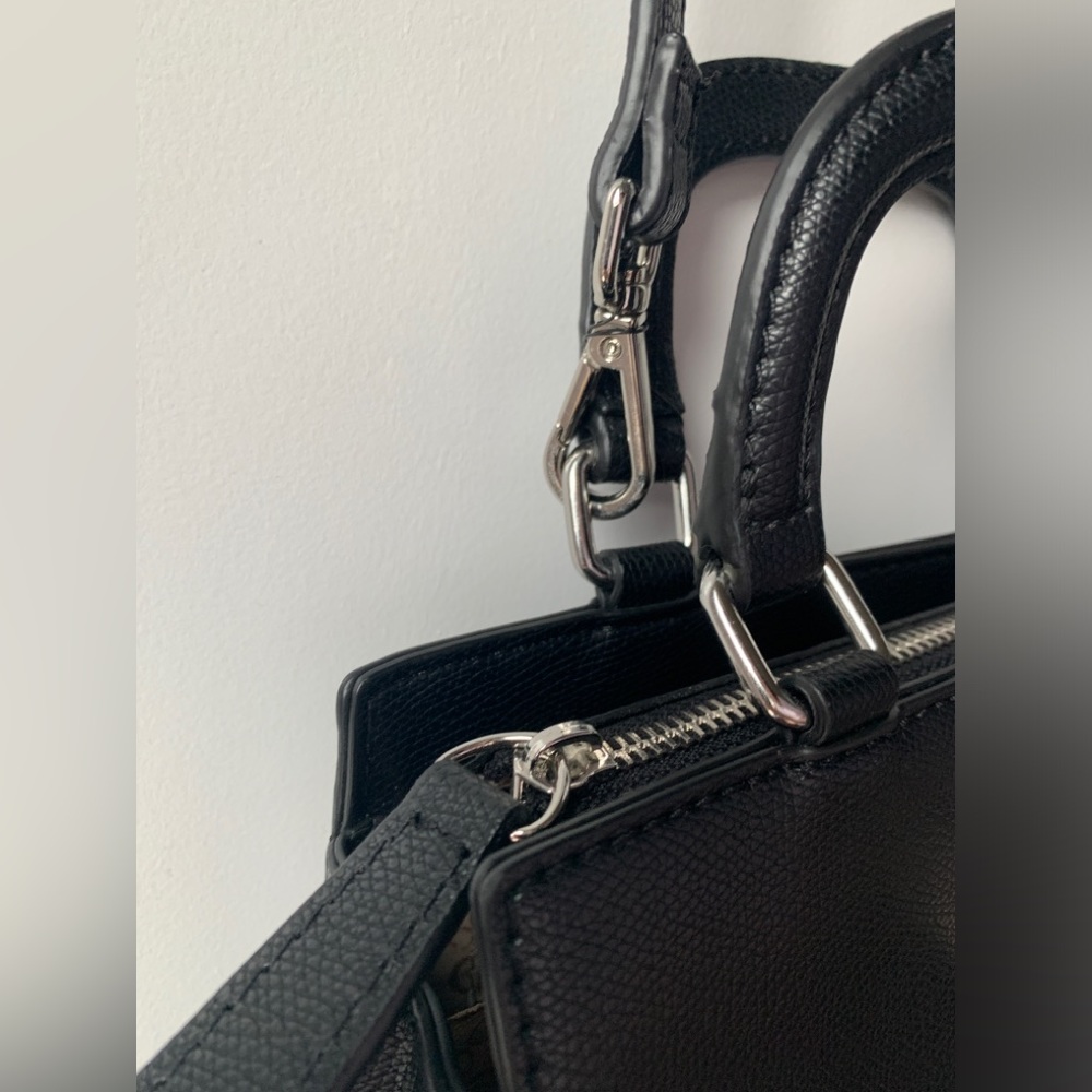 🇨🇦 Guess - Small Crossbody and Handbag Purse - Picture 9 of 13